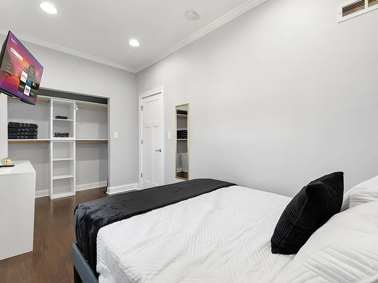 1513 Clinton Ave — Photo 20