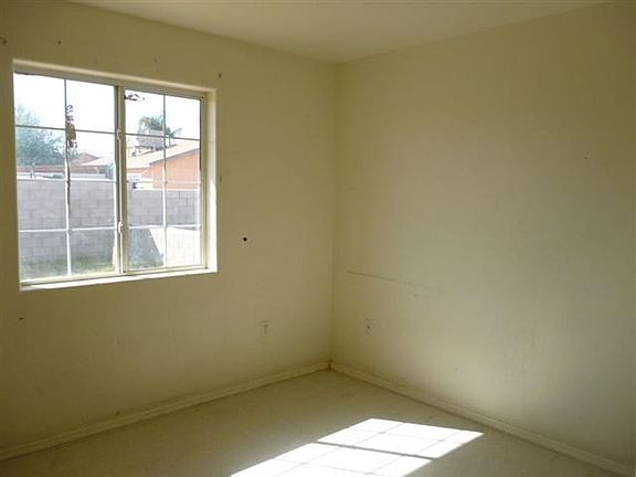 5th image of 215 E Los Valles St