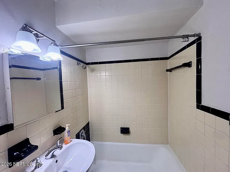 1502 Broome St — Photo 17