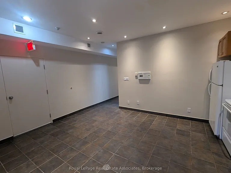 48 Mississauga Rd N #4 — Photo 11