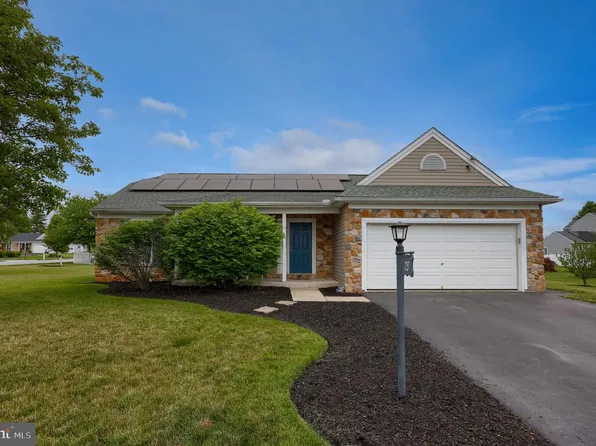 75 Joan Dr, York, PA 17404