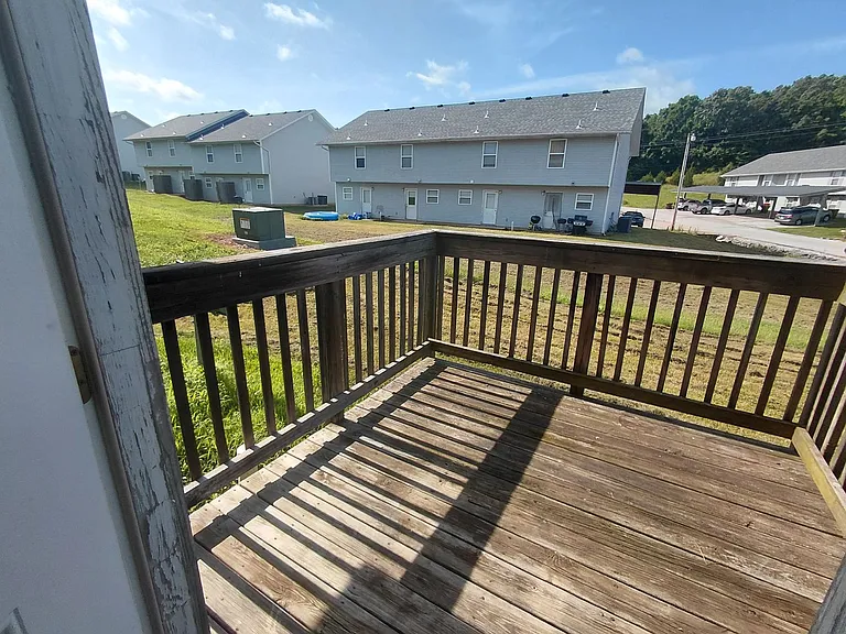 20304 Skyview Dr — Photo 7