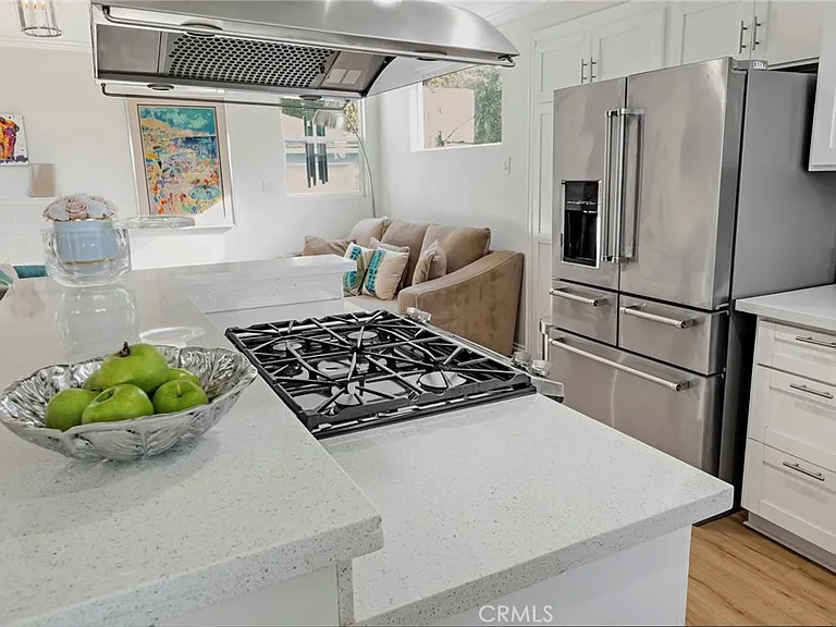 5231 Glasgow Way — Photo 10