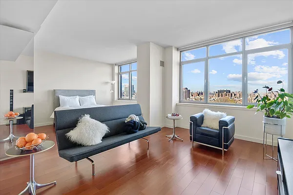 Rented by Sotheby's International Realty | media 13