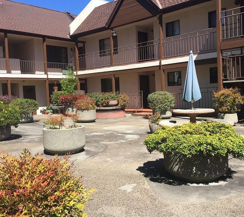 1st image of 1106 El Camino Real APT 6