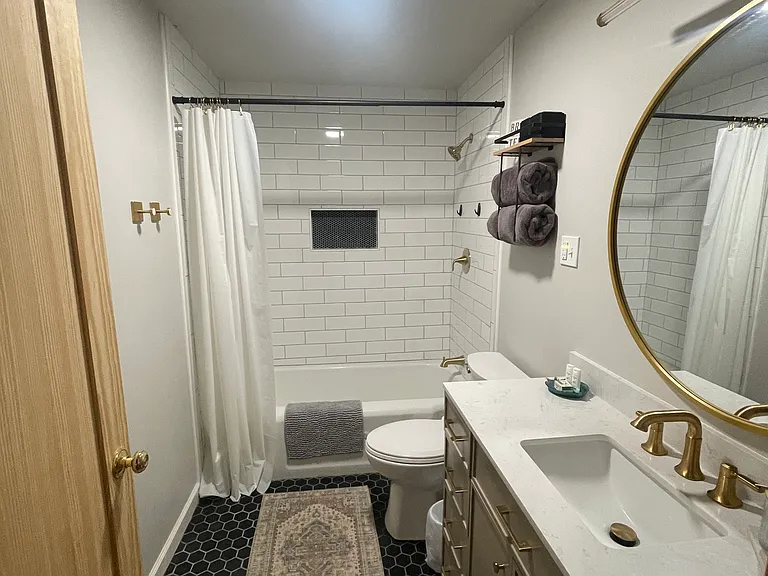 710 Clinton St — Photo 5