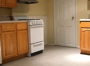 40 Henrietta St #1, Valley Stream, NY 11580