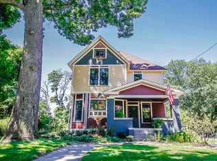 18 N Porter St, Elgin, IL 60120