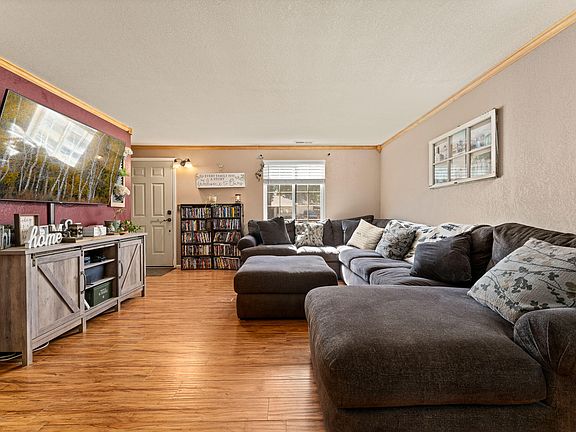 2nd image of 230 W Park St