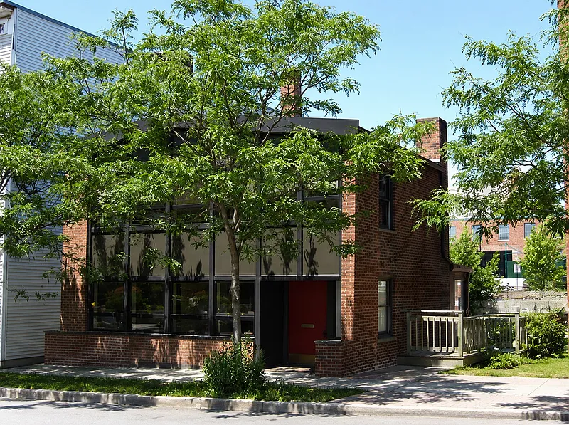 252 College St #2