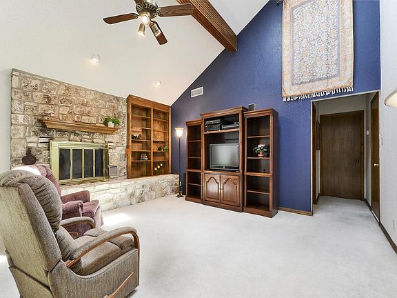 5th image of 10102 Grand Oak Dr
