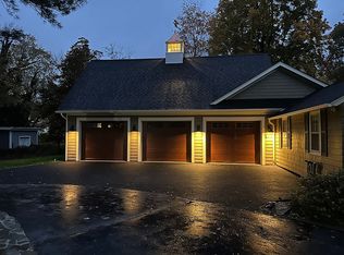 240 S Cayuga Rd, Williamsville, NY 14221