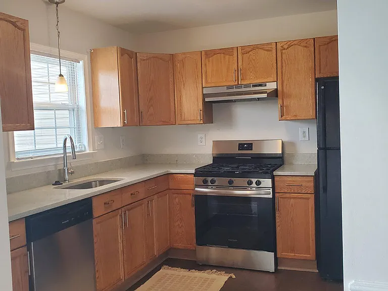 29 Litchfield Ln E — Photo 4