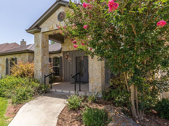 4th image of 805 Dogwood Ln