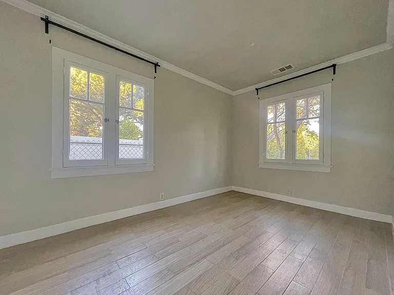 763 N El Molino Ave — Photo 4