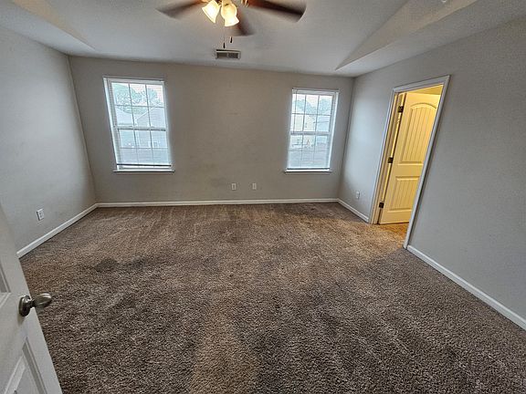 3rd image of 940 Yarrow Ln