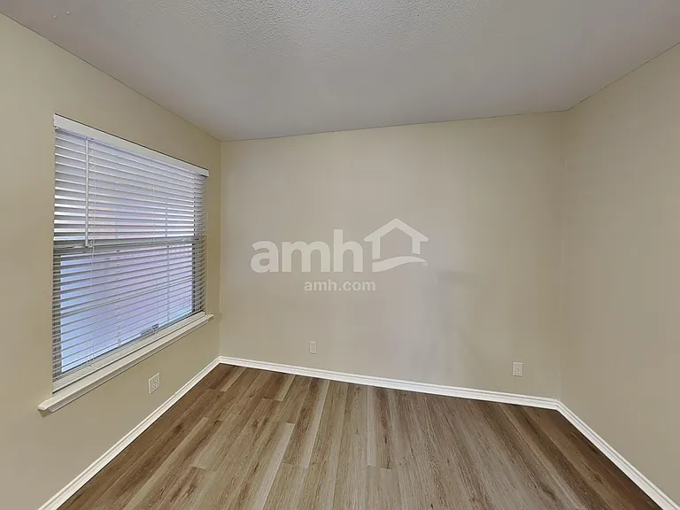 15243 Kamary Ln — Photo 5