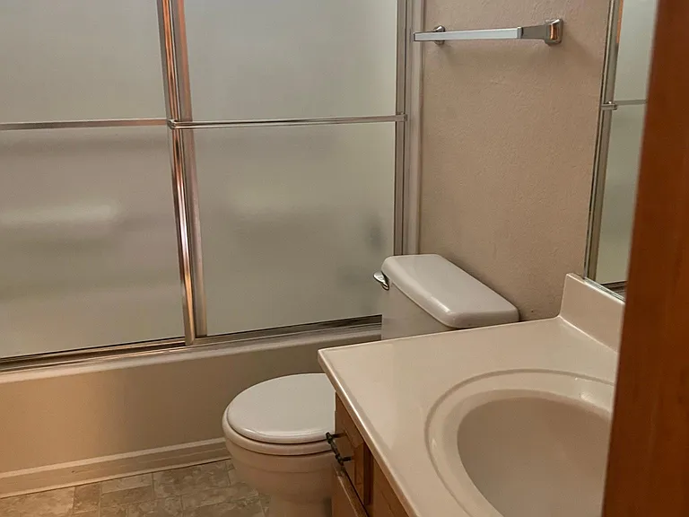 10205 E 63rd Ter #B — Photo 7