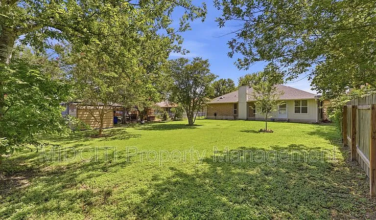 1233 Hollyhock Ln — Photo 33