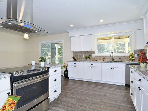 5th image of 7620 NE Meadows Dr