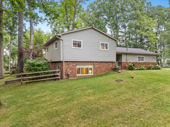 835 Oakgrove, Highland, MI 48356