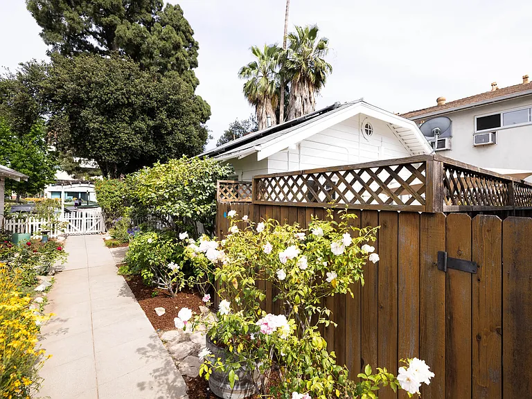 N Garfield Ave — Photo 12