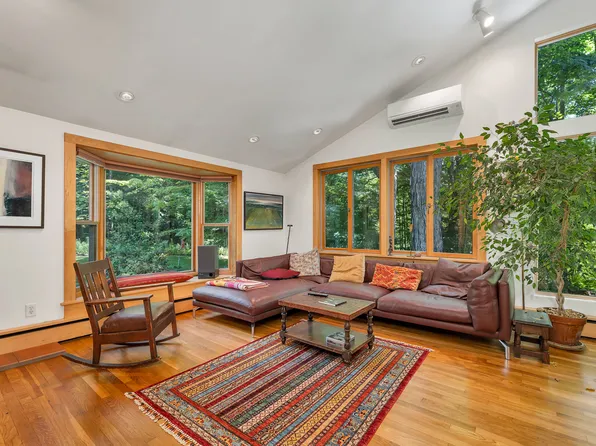 7 Hollenbeck Ln, Hanover, NH 03755