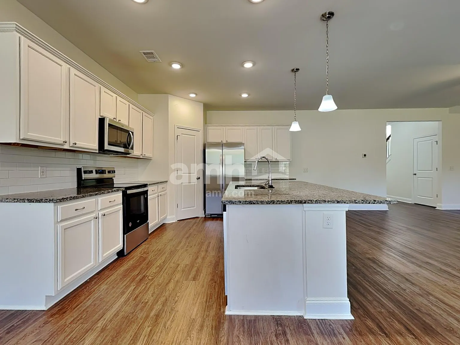 4 bed, 3.5 bath, 2266 sqft, $2,390 — Photo 3