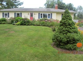 8 Pondview Dr, Amherst, MA 01002