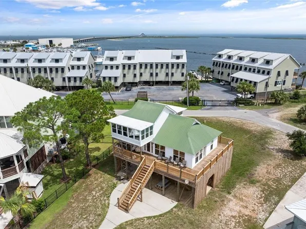 917 Delchamps Ave, Dauphin Island, AL 36528