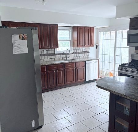 5th image of 621 Palisade Rd
