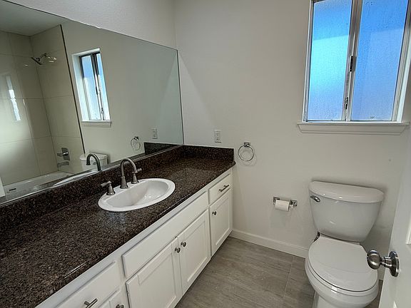 4th image of 18130 Lakeview Dr