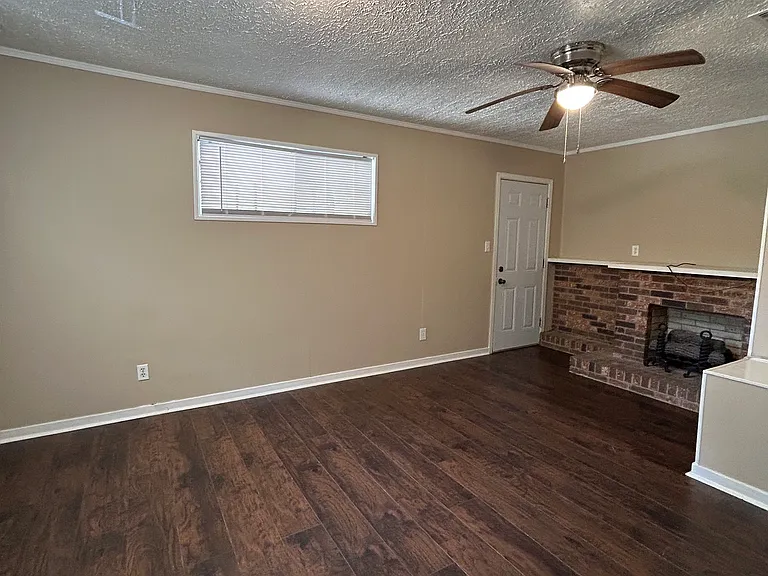 920 Woody Dr — Photo 9