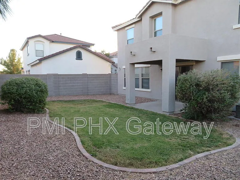 1139 E Lowell Ct — Photo 5