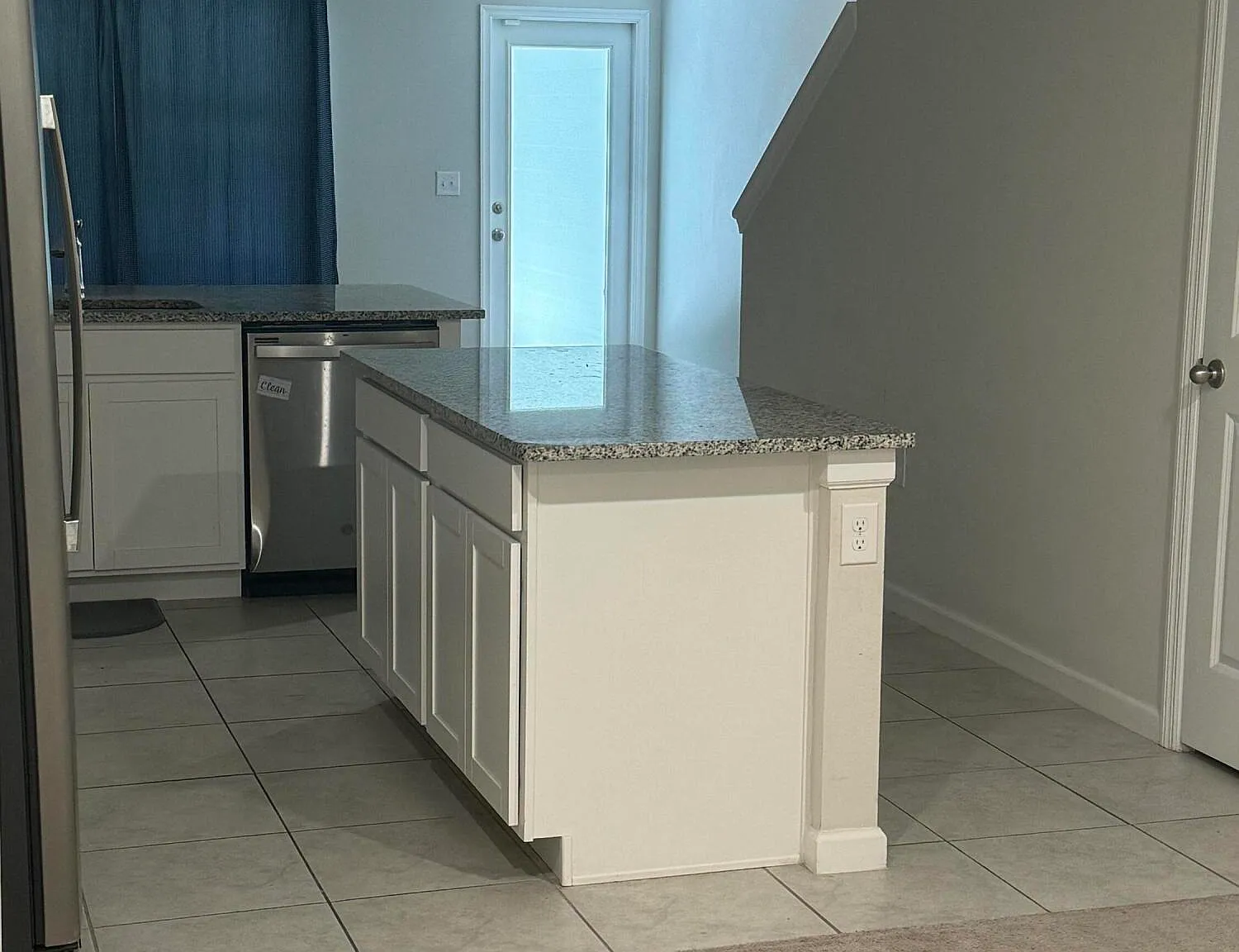 3 bed, 2.5 bath, 1404 sqft, $1,695 — Photo 4