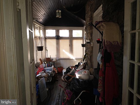 3rd image of 122 W Mount Pleasant Ave