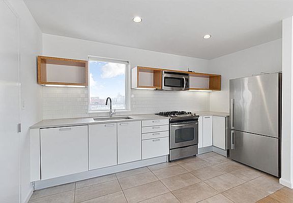 4th image of 276 13th St APT 6C