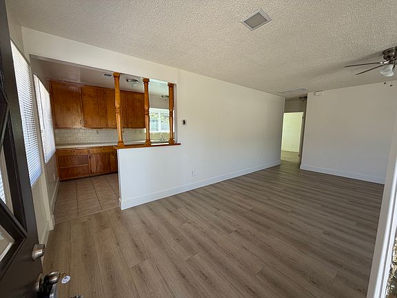 2nd image of 824 W Palmyra Ave #824