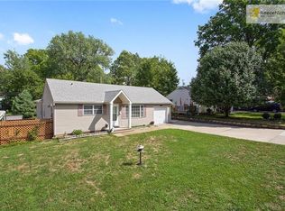 7608 W 65th St, Overland Park, KS 66202