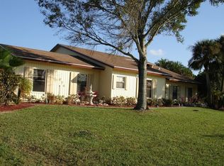 374 Westwood Cir W, West Palm Beach, FL 33411