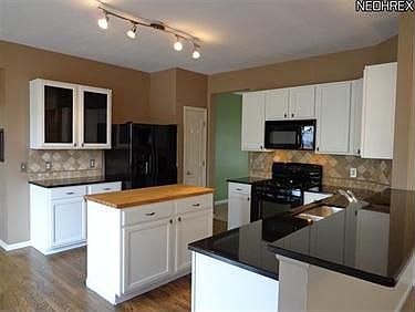 4th image of 830 Eliza Ct