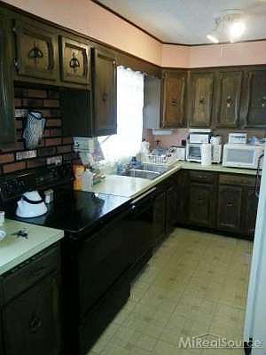 4th image of 15250 Wildwood St