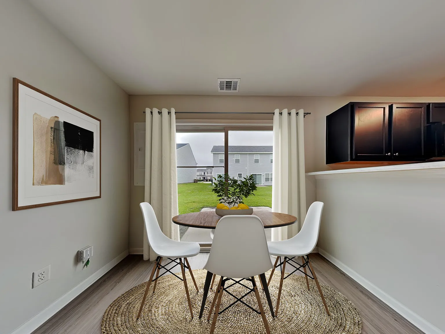 3 bed, 2.5 bath, 1750 sqft, $1,799 — Photo 3