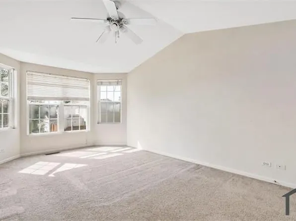 948 Symphony Dr, Aurora, IL 60504