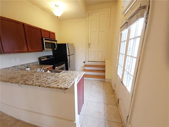 4th image of 1005 Josephine St #D
