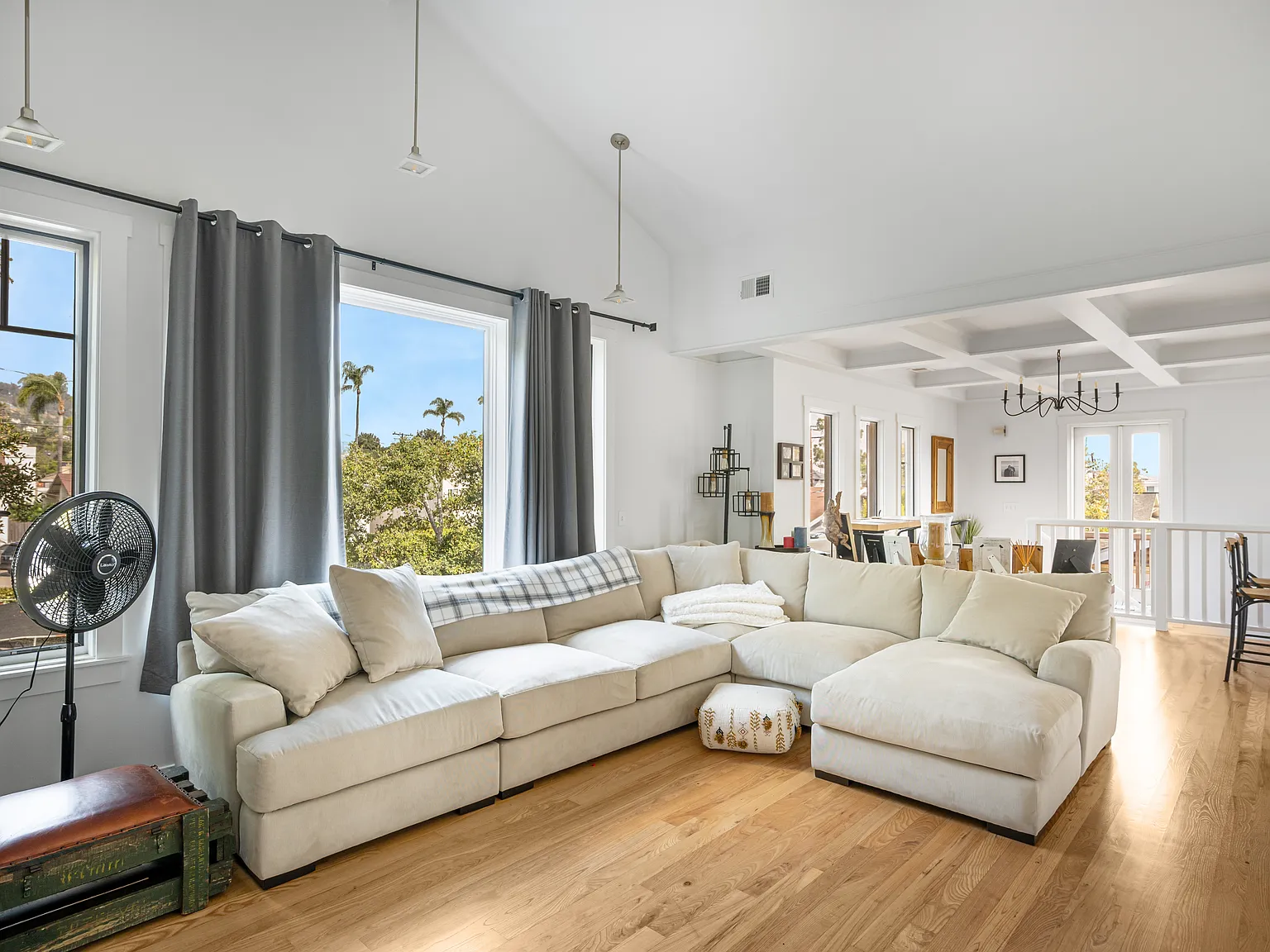 2 bed, 1044 sqft, $5,250 — Photo 4