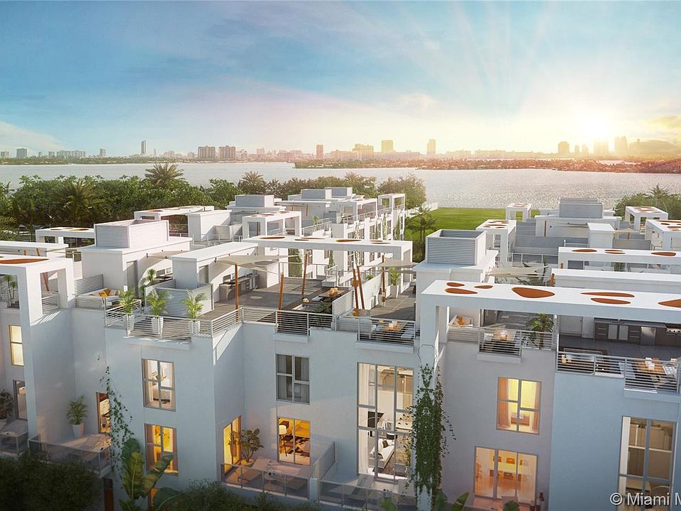 1st image of 455 NE 39th St #312