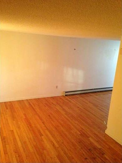 Living/dining area