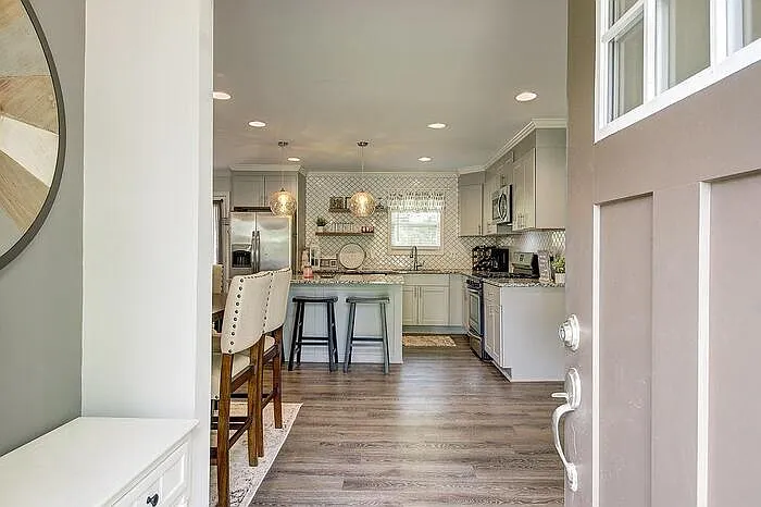 3 bed, 2.0 bath, 1449 sqft, $2,450 — Photo 3