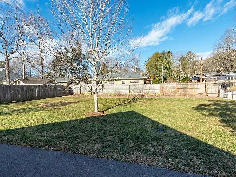 829 Montreat Rd — Photo 10